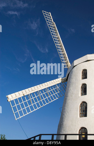 Windmühle in der Nähe von Tralee, im Jahr 1800 erbaut und 1981 restauriert. Stockfoto