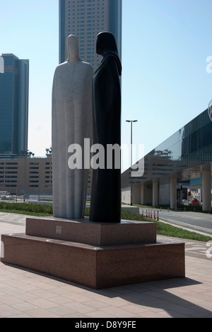 Schwarz & weiße Granit-Skulptur der Arabische Mann & Frau zusammen von Lutfi Romhein Stockfoto