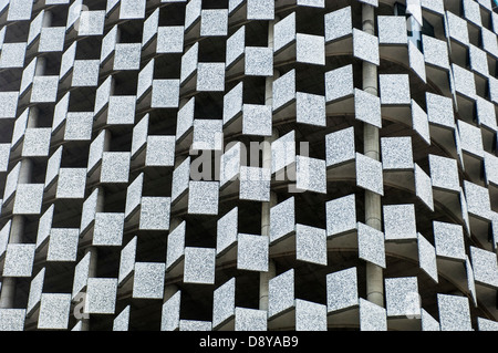 Abstrakte Schuss der Rectangualr Fassade des Tid Turm. Albanische europäischen Shqipëria Südeuropa Stockfoto