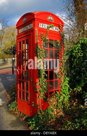 Verlassene britische Telefonzelle Stockfoto