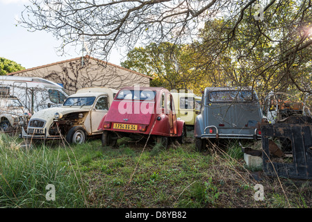 Sammlung von alten Citroen 2CV Stockfoto