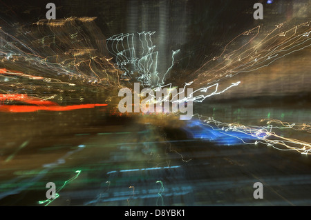 Zusammenfassung Hintergrund rasenden City lights im Verkehr Stockfoto