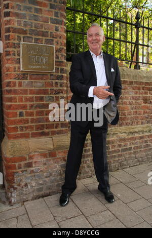 Oxford, UK. 6. Juni 2013. Michael Barrymore kommt in einer Debatte an der Oxford Union Society Deabting heute zu besuchen. Bildnachweis: Petericardo Lusabia/Alamy Live-Nachrichten Stockfoto