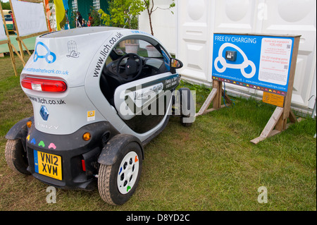 Ladestation für smart Auto bei Hay Festival 2013 Hay on Wye Powys Wales UK Stockfoto