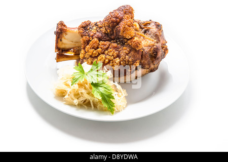 Oktoberfest-Schweinefleisch hock auf einem weißen Teller isoliert Stockfoto