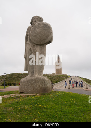 Statue des keltischen König Breogán vor der Herkules-Turm in La Coruna, Spanien Stockfoto