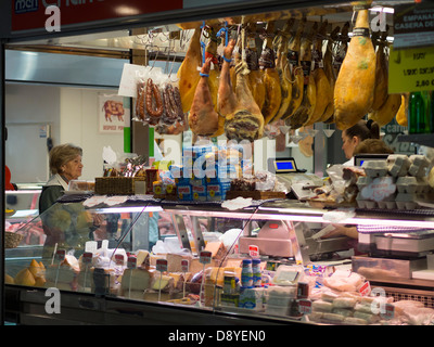 Metzgerei in der Mercado De La Plaza de Lugo Marktplatz, La Coruña, Galicien, Spanien Stockfoto