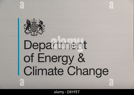 Das Department of Energy & Climate Change Typenschild außerhalb He Regierungsgebäude in Whitehall, London, UK. Stockfoto