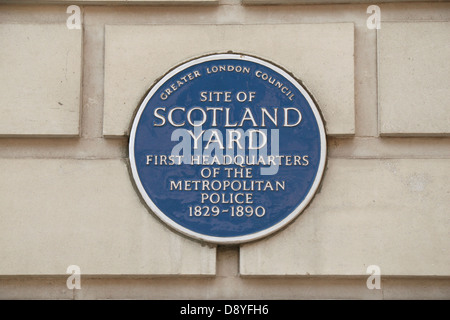 GLC blaue Plakette markiert der originalen-Website von Scotland Yard, das erste Hauptquartier der Metropolitan Police, Whitehall Place, London, UK