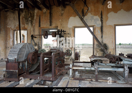 Henequen oder Sisal Verarbeitungsmaschinen im Maschinenraum im Hacienda Yaxcopoil, Yucatan, Mexiko Stockfoto