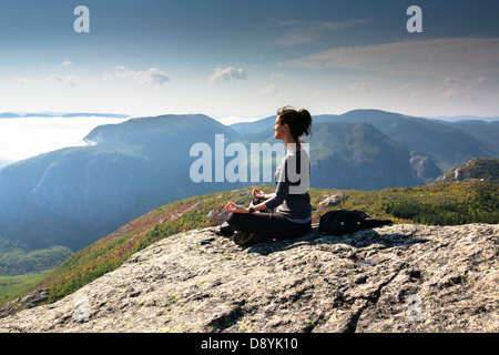 Meditation auf Berggipfeln, Charlevoix, Quebec, Kanada Stockfoto