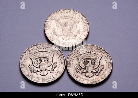 Tail Seite des JFK John F. Kennedy half Dollar auf drei verschiedene Münzen gezeigt Stockfoto