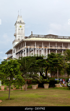 Das House of Wonders oder Palast der Wunder (in Arabisch: Beit al Ajaib) ist ein Wahrzeichen in Stonetown, Zanzibar. Stockfoto