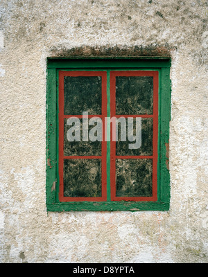 Fenster in ein Haus aus Stein. Stockfoto