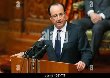 Tokio, Japan. 7. Juni 2013. Frankreichs Präsident Francois Hollande richtet sich an die Mitglieder der beiden Häuser am oberen Haus in Tokio, Japan, 7. Juni 2013. Präsident Hollande ist für einen dreitägigen Staatsbesuch in Japan. (Foto von Yusuke Nakanishi/Abaca Presse/Alamy Live-Nachrichten) Stockfoto