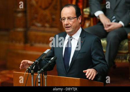 Tokio, Japan. 7. Juni 2013. Frankreichs Präsident Francois Hollande richtet sich an die Mitglieder der beiden Häuser am oberen Haus in Tokio, Japan, 7. Juni 2013. Präsident Hollande ist für einen dreitägigen Staatsbesuch in Japan. (Foto von Yusuke Nakanishi/Abaca Presse/Alamy Live-Nachrichten) Stockfoto