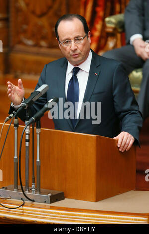 Tokio, Japan. 7. Juni 2013. Frankreichs Präsident Francois Hollande richtet sich an die Mitglieder der beiden Häuser am oberen Haus in Tokio, Japan, 7. Juni 2013. Präsident Hollande ist für einen dreitägigen Staatsbesuch in Japan. (Foto von Yusuke Nakanishi/Abaca Presse/Alamy Live-Nachrichten) Stockfoto