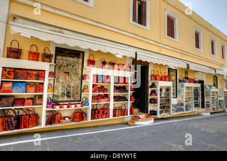 Elegante Reihe von Geschäften in der Altstadt von Rhodos. Stockfoto