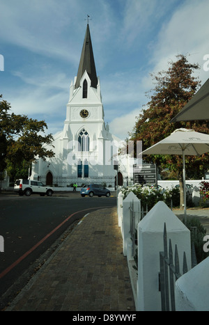 Weiße Gebäude des Moedergemeente Afrikaans niederländischen Kirche Reformhaus Anbetung Tourismusdestination Stellenbosch in Südafrika Stockfoto