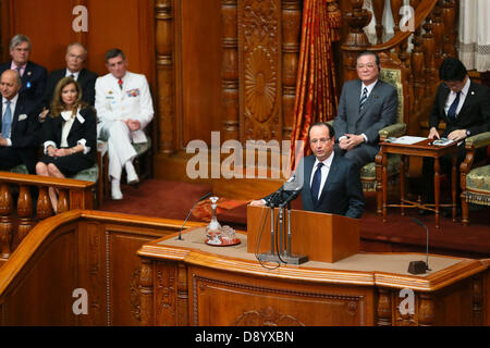 Tokio, Japan. 7. Juni 2013. Frankreichs Präsident Francois Hollande richtet sich an die Mitglieder der beiden Häuser am oberen Haus in Tokio, Japan, 7. Juni 2013. Präsident Hollande ist für einen dreitägigen Staatsbesuch in Japan. (Foto von Yusuke Nakanishi/Abaca Presse/Alamy Live-Nachrichten) Stockfoto