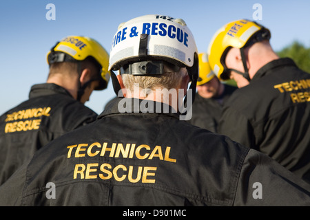 Humberside Fire und Rettungsdienst während einer Übung ein Pferd von einem Anhänger zu retten Stockfoto