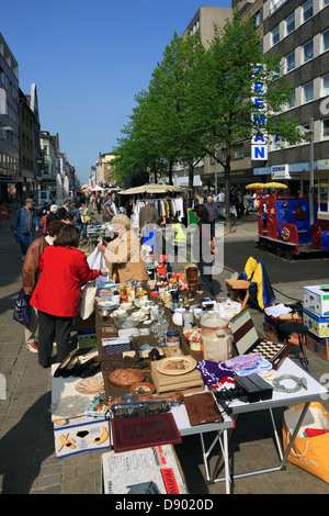 D-Oberhausen, Niederrhein, Ruhrgebiet, Rheinland, Nordrhein Westfalen, NRW, Flohmarkt auf der Marktstrasse, stall Stockfoto