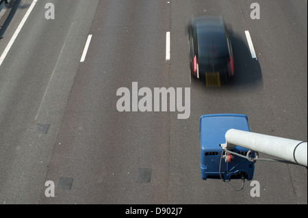 Rund um die Uhr Überwachung des Verkehrs auf der M25 London Orbital Autobahn in Essex. Stockfoto