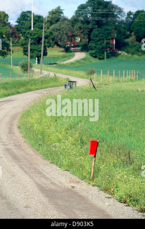 Postfach auf Landstraße. Stockfoto