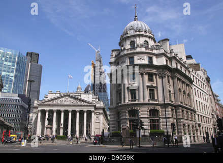 Cornhill und Threadneedle Street London Royal Exchange Gebäude auf der linken Seite Stockfoto