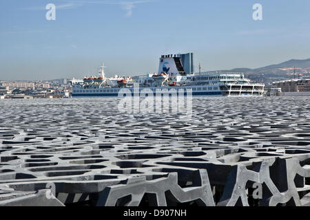 Marseille, Frankreich. 7. Juni 2013. Ersten Tag Eröffnung des MuCEM (Museum des europäischen und mediterranen Zivilisationen) in Marseille (13, Frankreich). Das Dach des MuCEM Credit: Roland Bouvier/Alamy Live News Stockfoto