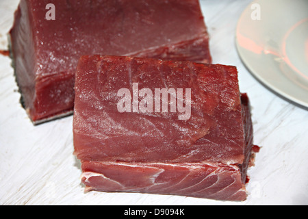 Das Fleisch von Thunfischen Geschnetzeltes in Stück. Stockfoto