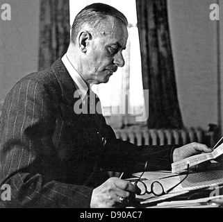 THOMAS MANN (1875-1955) deutscher Schriftsteller und Philanthrop um 1940 Stockfoto