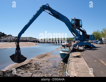 Terex Fuchs MHL 360 Industriebagger, Baggersand vom Kai, Bideford, Devon, Großbritannien Stockfoto