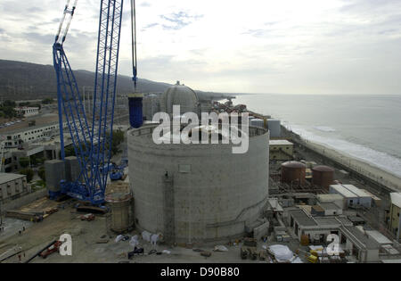 12. Oktober 2002 - San Diego, Kalifornien, USA - Southern California Edison sagte in einer Erklärung, dass es zwei Reaktoren der seine Atomkraftwerk San Onofre wegen Unsicherheit über die Zukunft des Werks, in den Ruhestand geht die regulatorischen Hürden und Untersuchungen konfrontiert war. Die Anlage befindet sich zwischen San Diego und Los Angeles wurde 40 plus Jahren aber noch nicht produziert Strom seit Januar 2012, nach eine kleine Strahlung austreten führte zu die Entdeckung von ungewöhnlichen Schäden an Hunderten von Rohren, die radioaktives Wasser tragen. Das Kraftwerk auf ihrem Höhepunkt angetrieben 1,4 Millionen Häuser im südlichen Cali Stockfoto