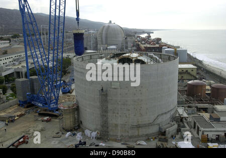 12. Oktober 2002 - San Diego, Kalifornien, USA - Southern California Edison sagte in einer Erklärung, dass es zwei Reaktoren der seine Atomkraftwerk San Onofre wegen Unsicherheit über die Zukunft des Werks, in den Ruhestand geht die regulatorischen Hürden und Untersuchungen konfrontiert war. Die Anlage befindet sich zwischen San Diego und Los Angeles wurde 40 plus Jahren aber noch nicht produziert Strom seit Januar 2012, nach eine kleine Strahlung austreten führte zu die Entdeckung von ungewöhnlichen Schäden an Hunderten von Rohren, die radioaktives Wasser tragen. Das Kraftwerk auf ihrem Höhepunkt angetrieben 1,4 Millionen Häuser im südlichen Cali Stockfoto