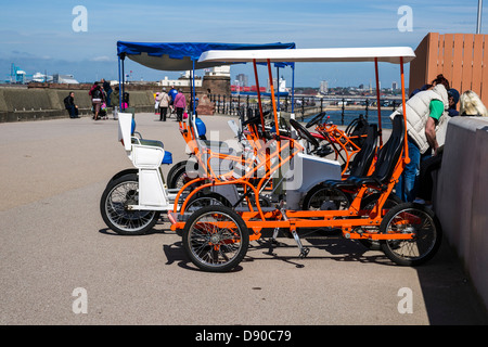 Zyklus Fahrzeuge auf New Brighton promenade Stockfoto