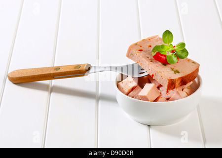 Typisch Deutsch Hackbraten mit gehackten Peperoni Stockfoto