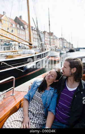 Paar im Boot Reisen Stockfoto