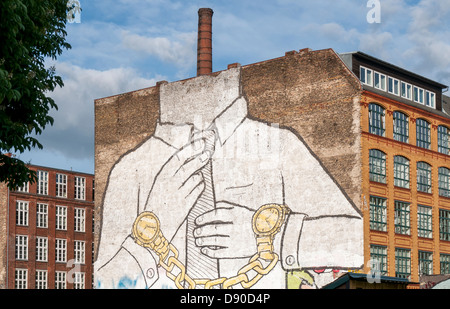 Brüder-Wandbild von Künstler Blu, Kreuzberg Street Art, Berlin, Deutschland Stockfoto