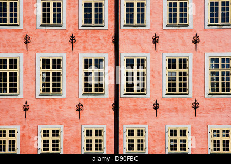 Gebäudehülle mit Reihen von windows Stockfoto