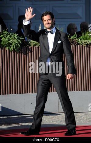 Stockholm, Schweden. 7. Juni 2013. Schwedische Prinz Carl Philip kommt für ein privates Dinner vor der Hochzeit der schwedischen Prinzessin Madeleine im Grand Hotel in Stockholm, Schweden, 7. Juni 2013. Foto: Carsten Rehder/dpa Stockfoto