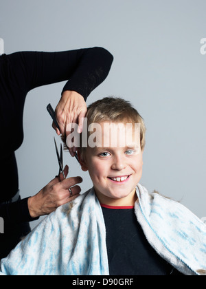 Junge immer Haarschnitt Stockfoto