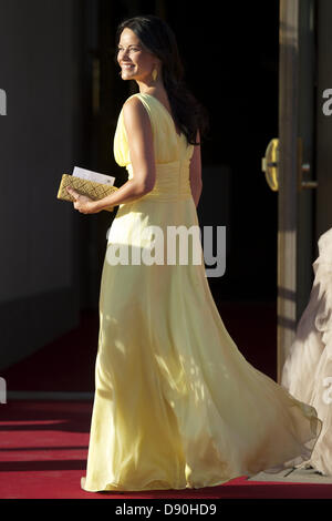 Stockholm, Spanien. 7. Juni 2013.  Sofia Hellqvist und Louise Gottlieb kommen bei einem privaten Abendessen am Vorabend der Hochzeit von Prinzessin Madeleine und Christopher O'Neill hosted by König Carl Gustaf und Königin Silvia im The Grand Hotel am 7. Juni 2013 in Stockholm, Schweden. (Bild Kredit: Kredit: Jack Abuin/ZUMAPRESS.com/Alamy Live-Nachrichten) Stockfoto