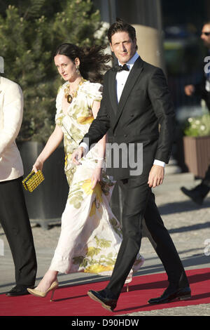 Stockholm, Spanien. 7. Juni 2013.  Luis Medina und Freundin kommen bei einem privaten Abendessen am Vorabend der Hochzeit von Prinzessin Madeleine und Christopher O'Neill hosted by König Carl Gustaf und Königin Silvia im The Grand Hotel am 7. Juni 2013 in Stockholm, Schweden. (Bild Kredit: Kredit: Jack Abuin/ZUMAPRESS.com/Alamy Live-Nachrichten) Stockfoto