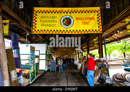 Ein Banner begrüßt Shopper die Soulard Farmers Market in der Soulard Nachbarschaft von Saint Louis, Missouri, am 4. Mai 2013. Stockfoto