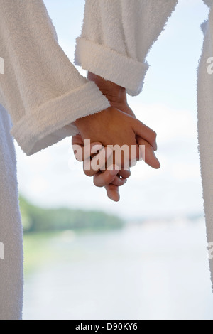 Nahaufnahme von paar Hand in Hand Stockfoto