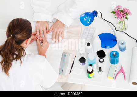 Draufsicht auf Client Fingernägel Maniküre Stockfoto