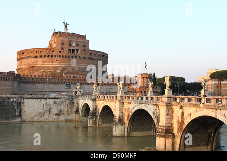 Saint Angel Castle und die Engel-Brücke in Rom, Italien Stockfoto