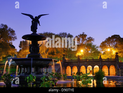 Bethesda Terrasse und Brunnen in New York City. Stockfoto