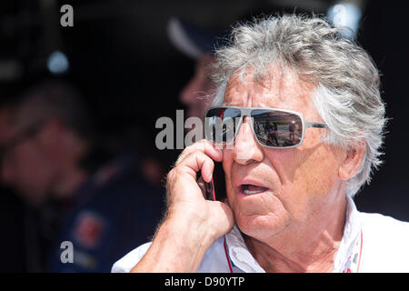 Fort Worth, TX, USA - 7. Juni 2013. Mario Andretti Uhren der IZOD IndyCar Series Teams auf die Strecke für ein Übungsbeispiel für die Firestone 550-Rennen auf dem Texas Motor Speedway in Fort Worth, Texas zu nehmen. Bildnachweis: Cal Sport Media/Alamy Live-Nachrichten Stockfoto